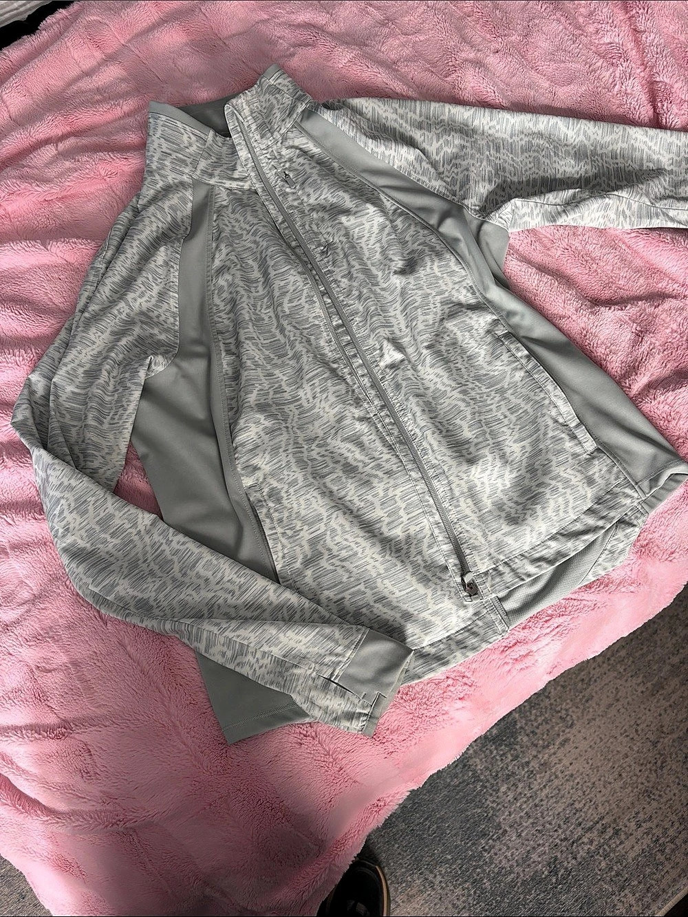 NWOT Athleta Women's light green workout jacket